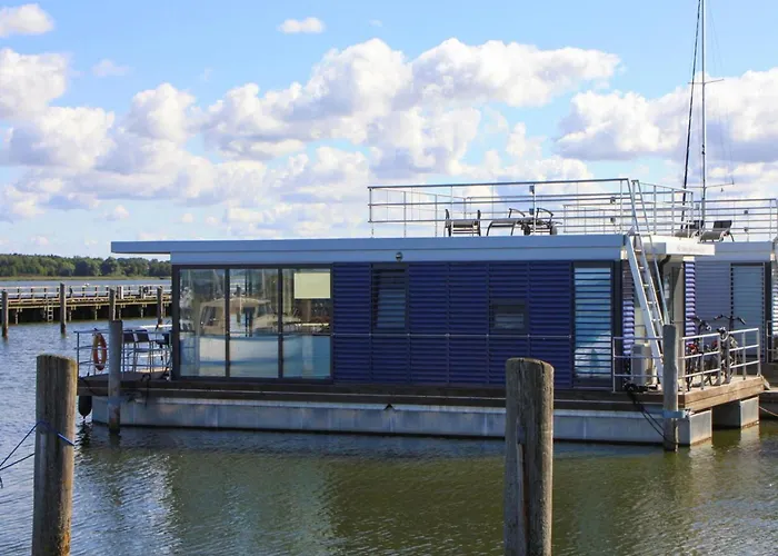 Hausboot Floating House In Ribnitz-Damgarten