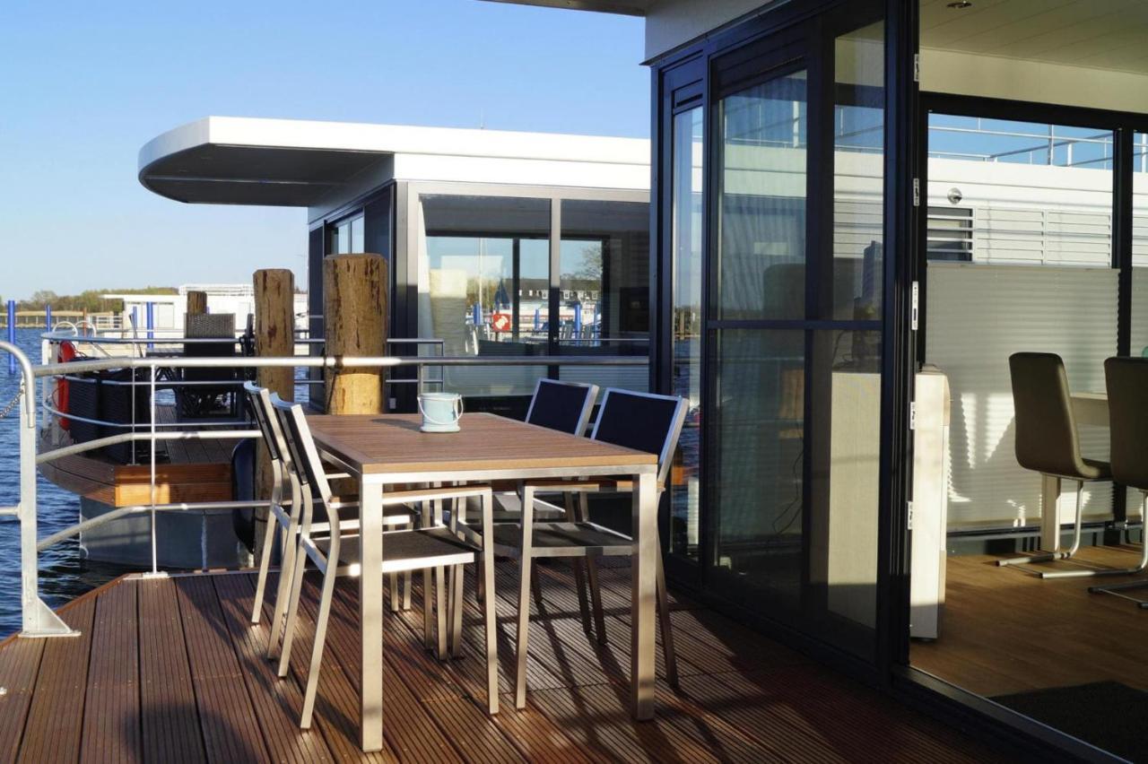 Hausboot Floating House In Ribnitz-Damgarten