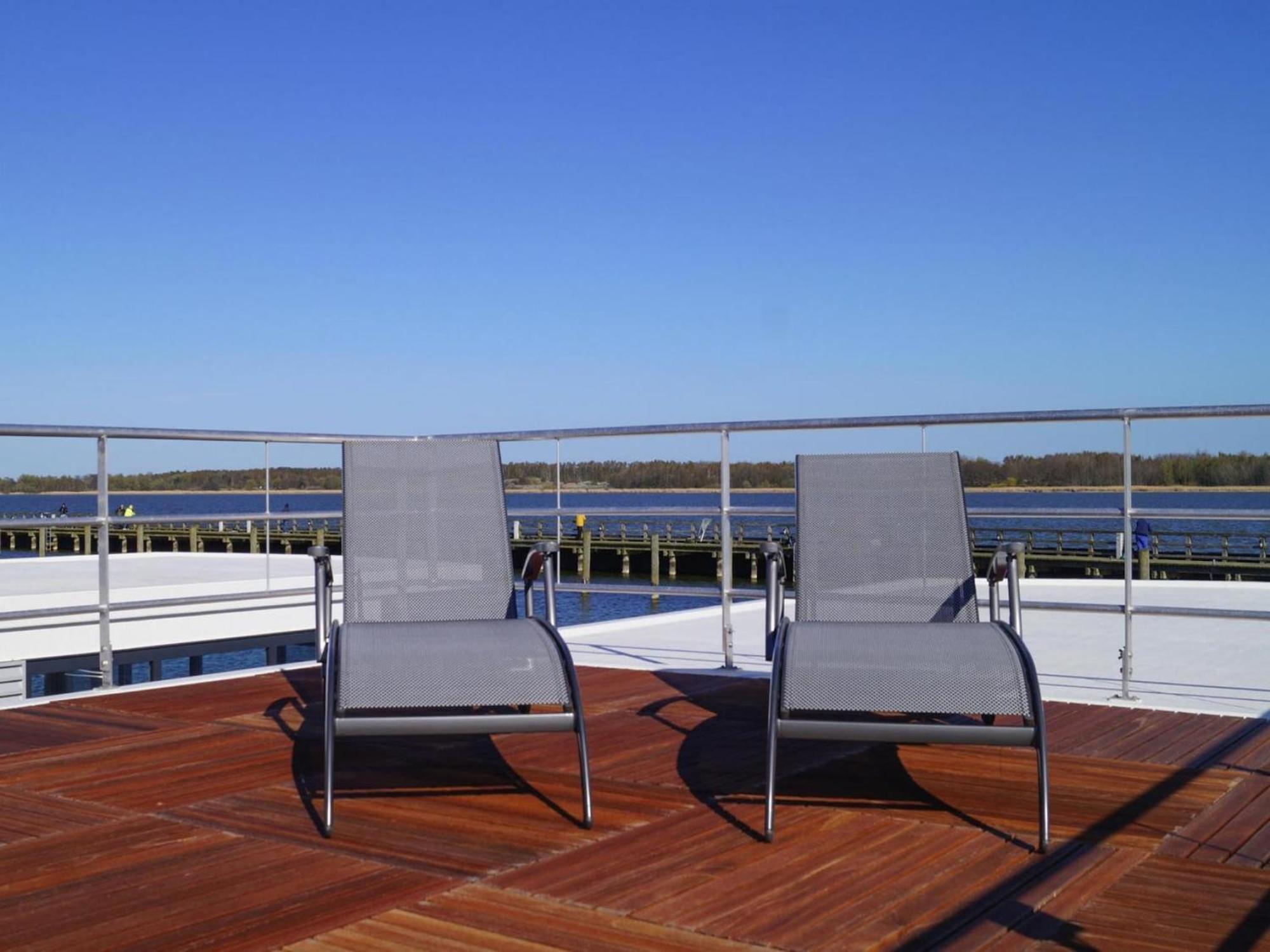 Hausboot Floating House In Botel