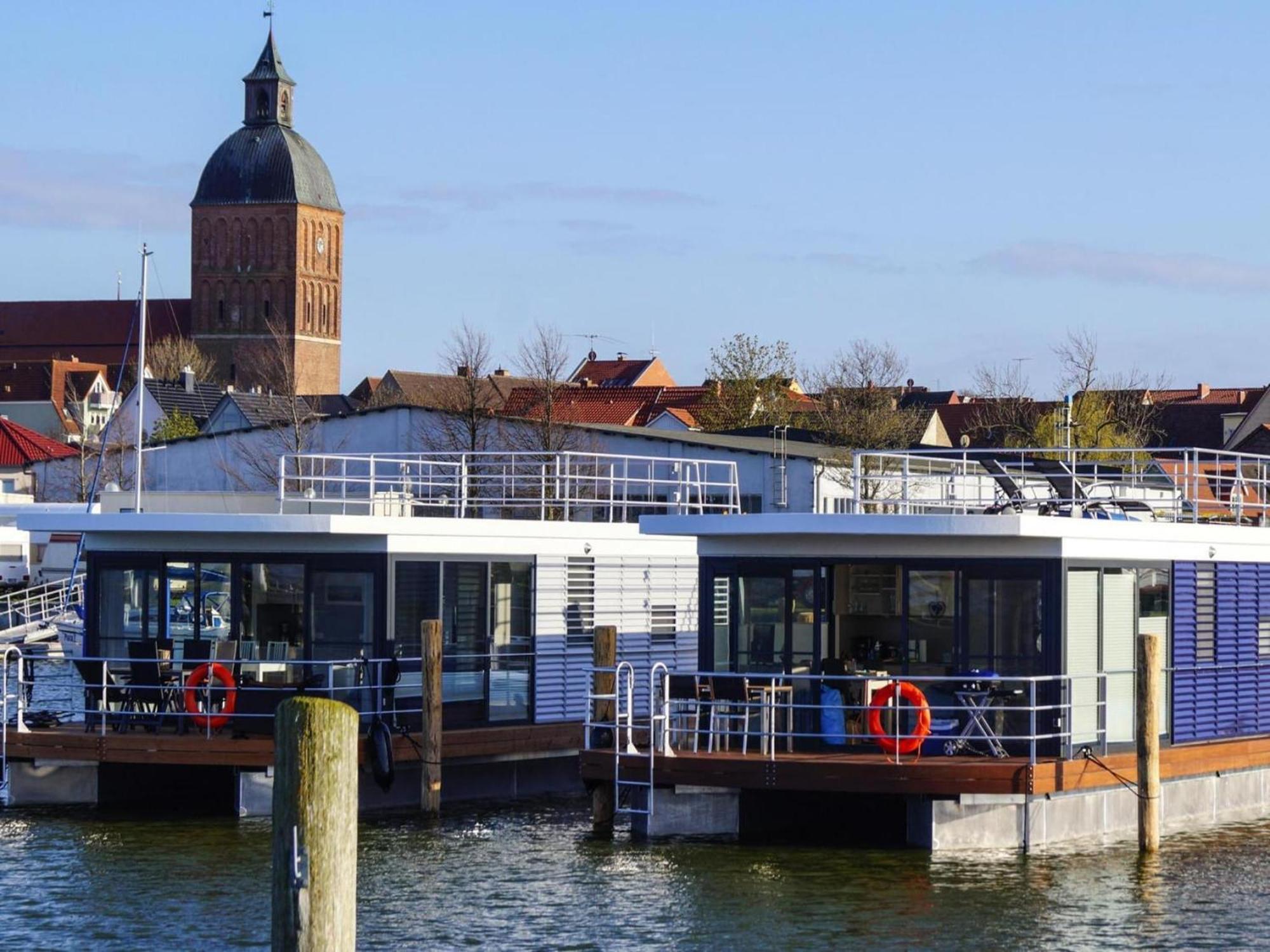 Hausboot Floating House In Botel *