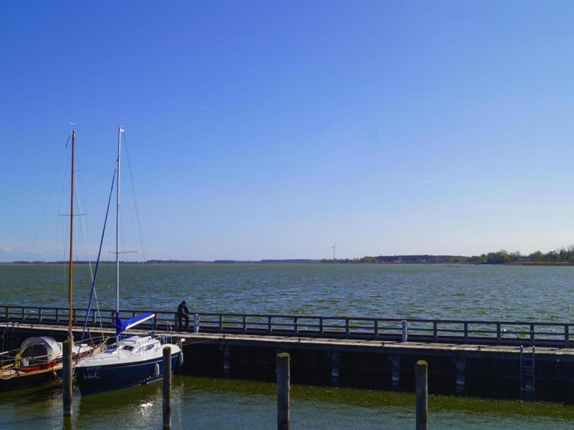 Hausboot Floating House In *